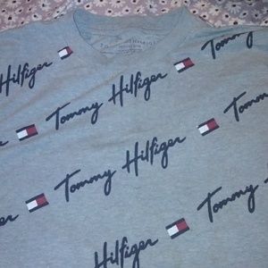 Women's M Tommy Hilfiger T- shirt